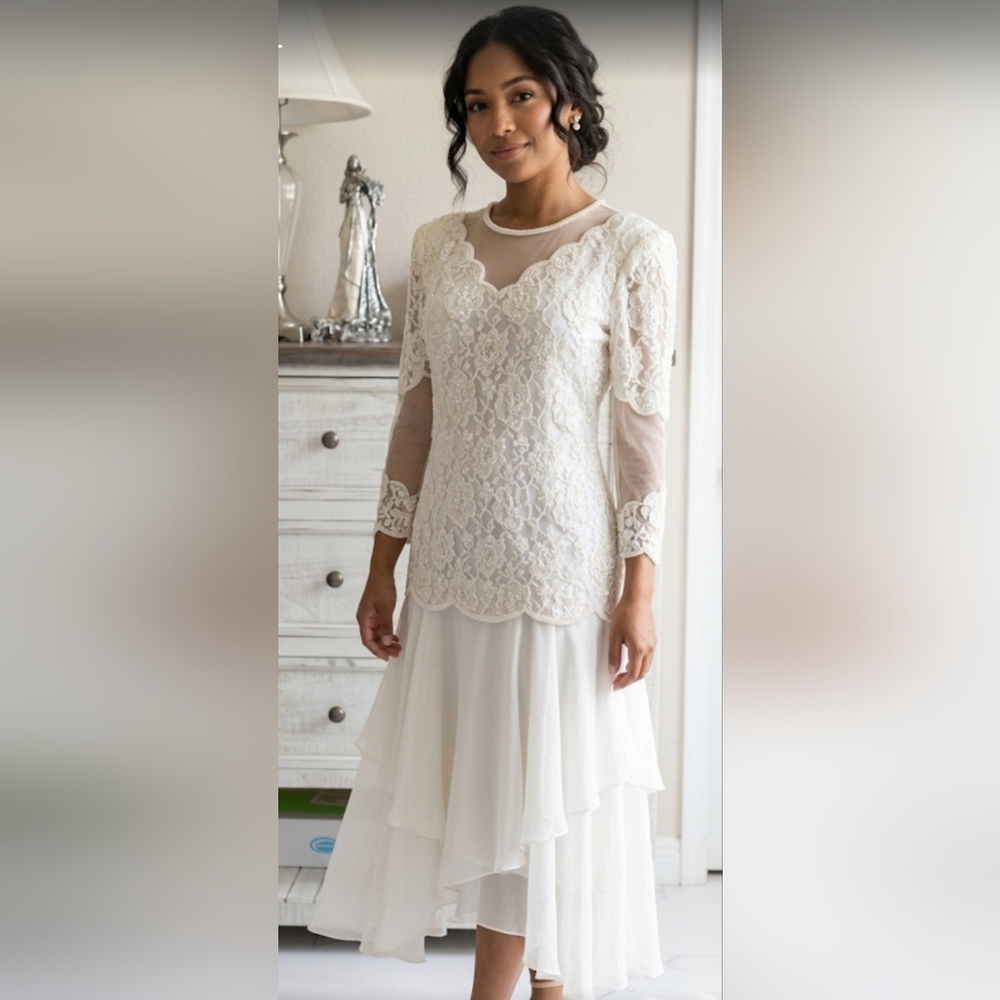 Beaded Drama Size 14 P Ivory Lace Bridal Top with Scalloped Hem.